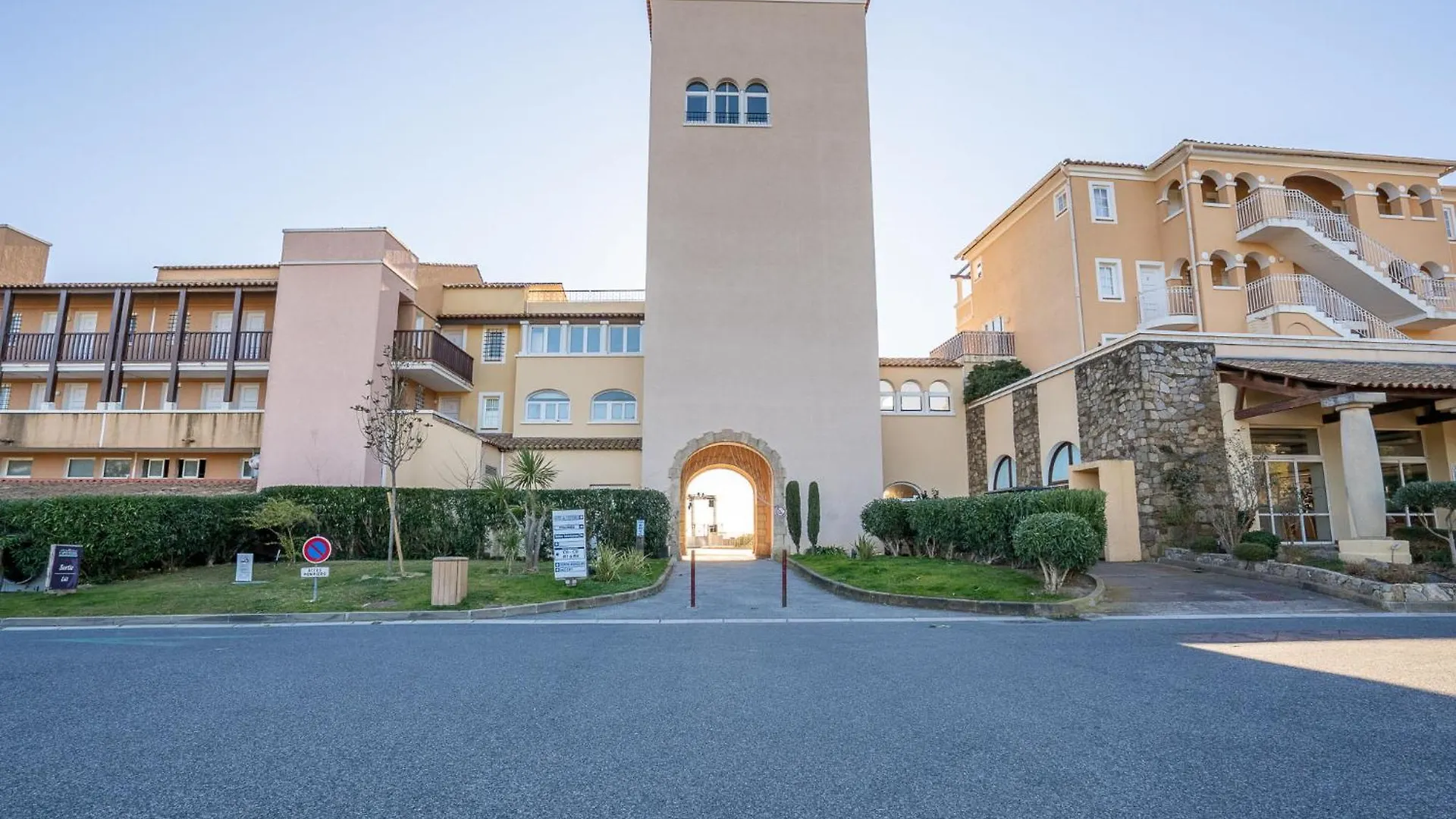 Apartment Village Cap Esterel - Le Belvedere-12 By Interhome Saint-Raphaël